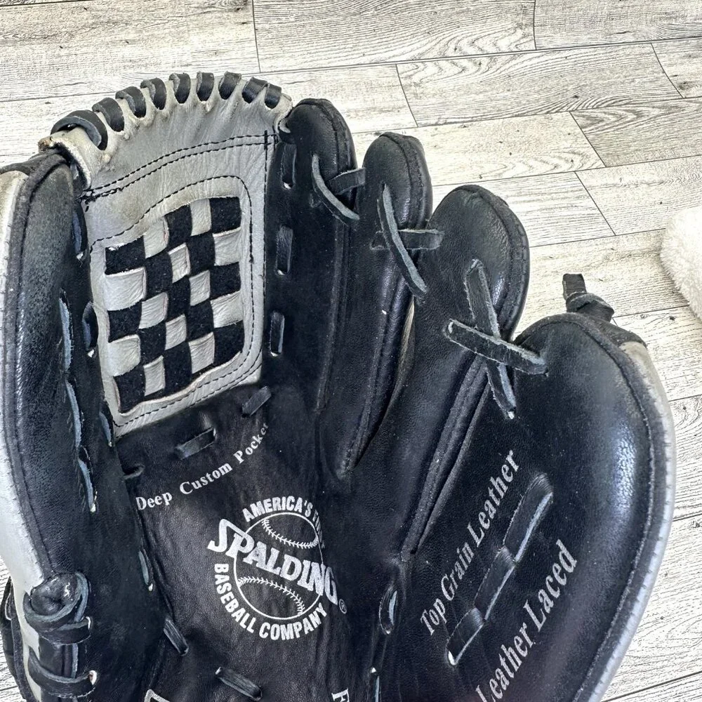 Spalding Model 18225 11.5" Baseball Glove Top Grain Leather Laced RHT Black/Gray - Picture 4 of 15